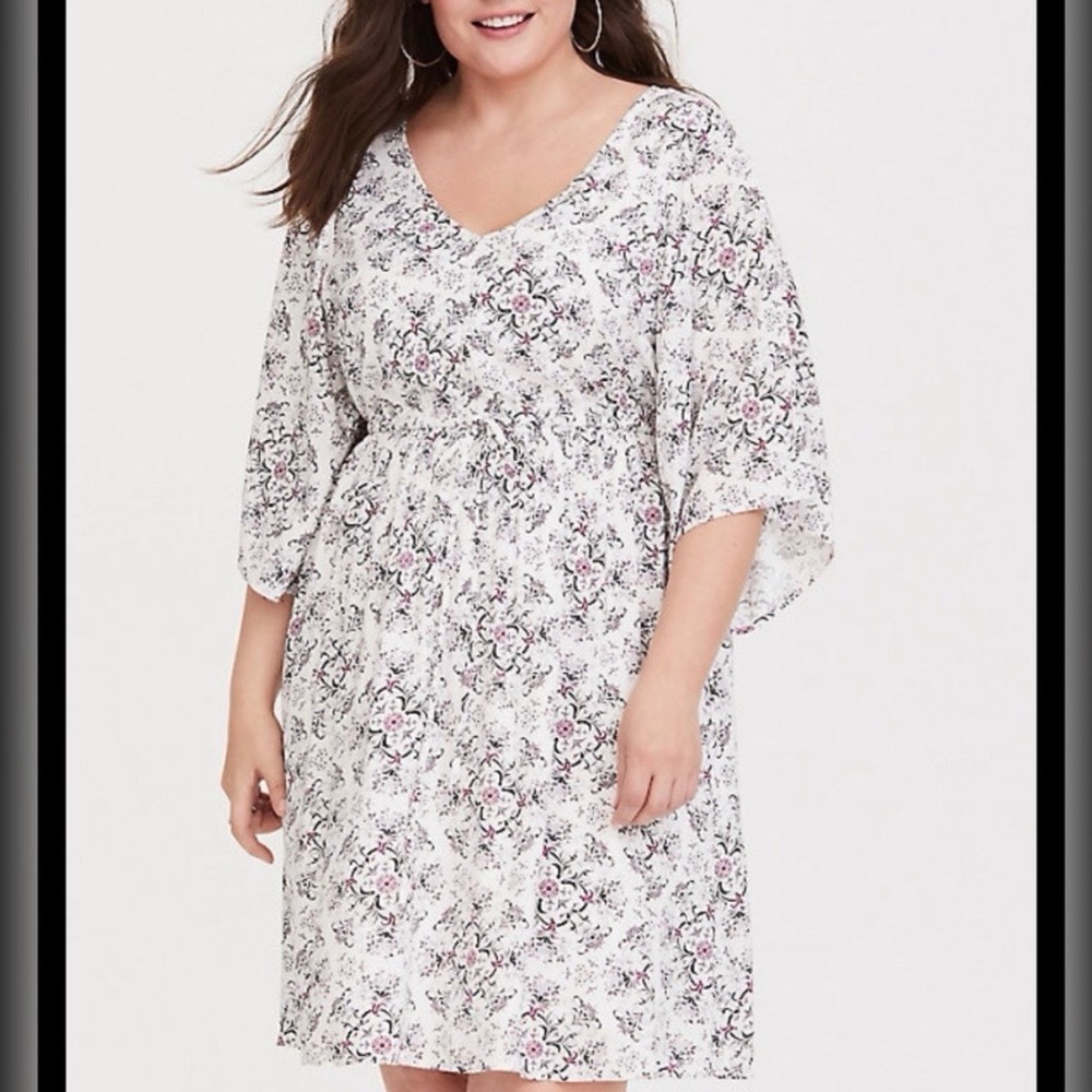 Torrid Ivory Floral Mandala Flare Sleeve Challis ‎ Strappy Back Dress Size 2X